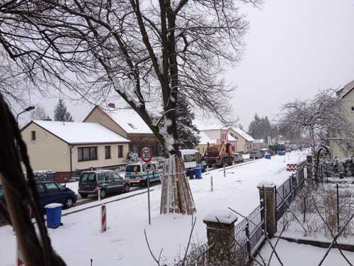 Foto von der verschneiten Eisenbahnstraße