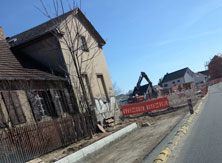 Foto von der Straßenseite, die im Bau ist - heute.