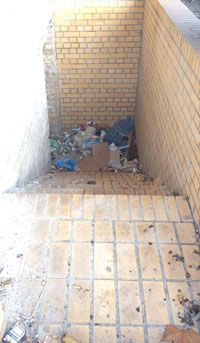 Foto von Müll am Bahnhof ist zu sehen - heute.