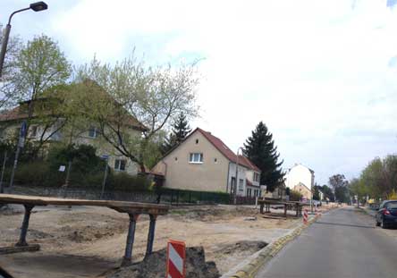 Foto von der Baustellenstraße - Blick in Richtung Bahnhof links Marienweg