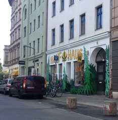 Foto von einem Laden in Kreuzberg ist zu sehen.