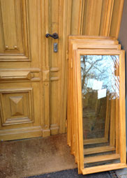 Foto von Fensterflügel an Holztür - heute früh