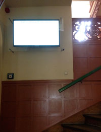 Foto von Eingangsbereich im Rathaus mit neuer Anzeige- heute.