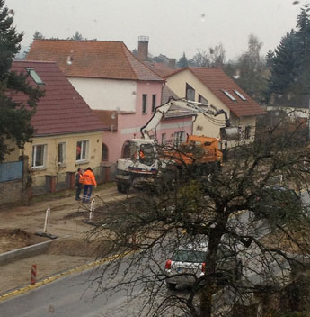 Foto von Baustelle in Höhe Hausnr. 83 der Eisenbahnstraße ist zu sehen - heute.
