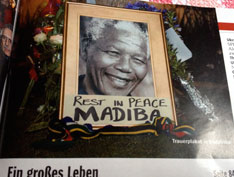 Foto aus dem Spiegel mit Nelson Mandela ist zu sehen - heute.