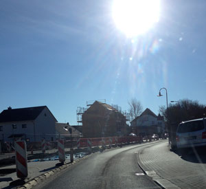 Foto von der Straße Richtung Kino und Neubau ist zu sehen - heute.