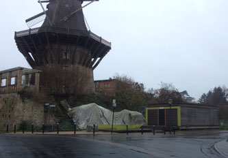 Foto von Windmühle und Folie in Sanssouci ist zu sehen - heute.